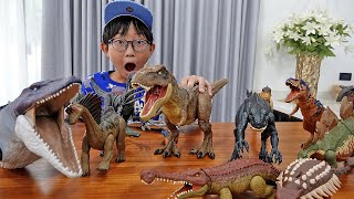 Download lagu Jurassic Dinosaurs Toys Pretend Play with Family Fun Car Toy Play mp3