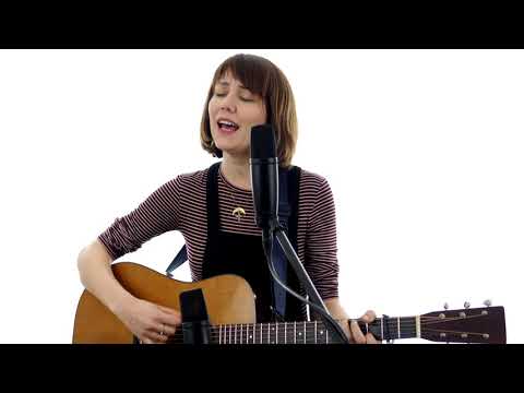 Molly Tuttle, "You Didn't Call My Name" LIVE (Playlistplay Sessions)