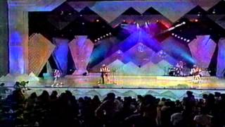 banda el mexicano,  herido, donde estaras y help ayudame en siempre en domingo