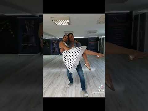 Zajęcia taneczne - Pierwszy Taniec Weselny w Bailando Poznań – podgląd wideo