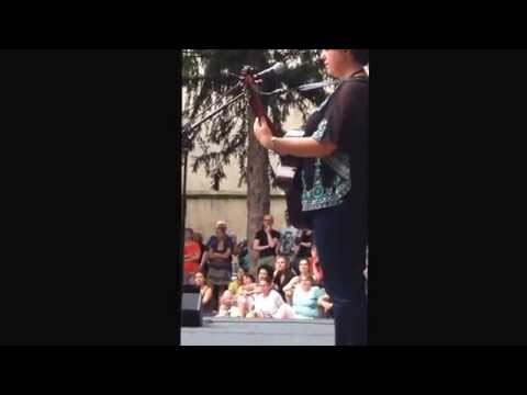 Safiya Dances to Taimane's planet "Venus" at Irish Cultural Center in Paris With Jazzy on guitar