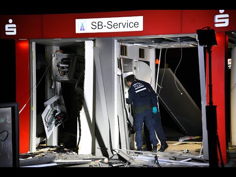 Geldautomat gesprengt - Unbekannte Täter auf der Flucht - Großfahndung der Polizei