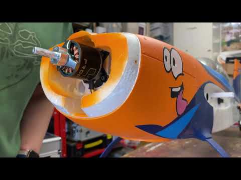 Avios RC Groups Extra 330LX: A New Spinner