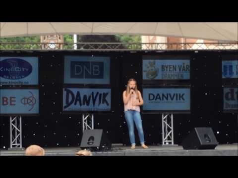 Caroline Ulleberg fremfører "You`re still the one" av Shanaya Twain