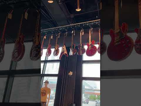 I want that guitar! #guitar #gibson #guitarist #guitarplayer #gibsonsg #nashville #tomofujita #002