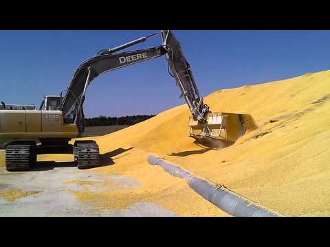 John deere 270dlc loading corn"speedloader bucket"