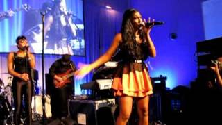 Melanie Fiona Performing It Kills Me Live