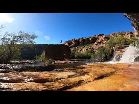 Wet Dreamz 6B/V4 - Waterfall Boulders, Rocklands