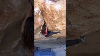 Video thumbnail de Little Black Book, V9-10. Joshua Tree