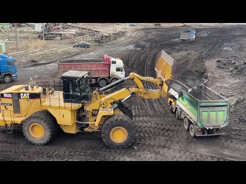 Caterpillar 992G Wheel Loader Loading Coal On Trucks With One Pass - Mega Machines Movie