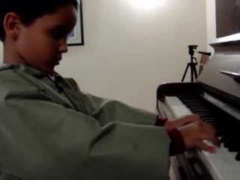 Leonardo estudando piano-Leila Fletcher -"The Silver Skates"
