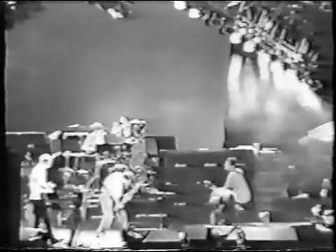 Faith No More 1995-04-16 Melbourne, Alternative Nation (left view)