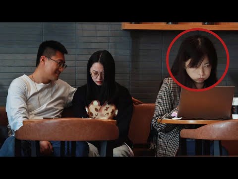 “你是发情期的狗吗?”看到男生为难女友,有人怒了 Man Forces His Girlfriend to Have Sex with Him “你是发情期的狗吗?”看到男生为难女友,有人怒了 Man Forces His Girlfriend to Have Sex with Him