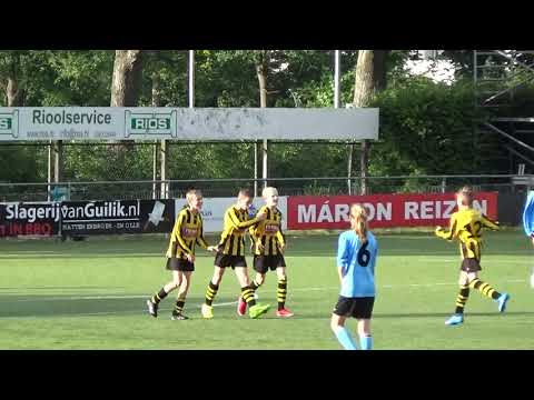 Assist van jewelste, scoren maar!!! - DOS Kampen JO13-1 - MO13-1 KNVB (meiden van Oranje)