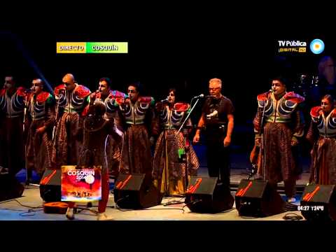 Cinco Siglos Igual - Leon Gieco y Agarrate Catalina - Cosquín 2014