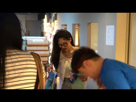 180602 현아 (HyunA) - 선물 대신 팬들 맛있는거 사먹으라는 현아 @현아 생일 파티 in 이태원 [4K 직캠]  by. fanPD