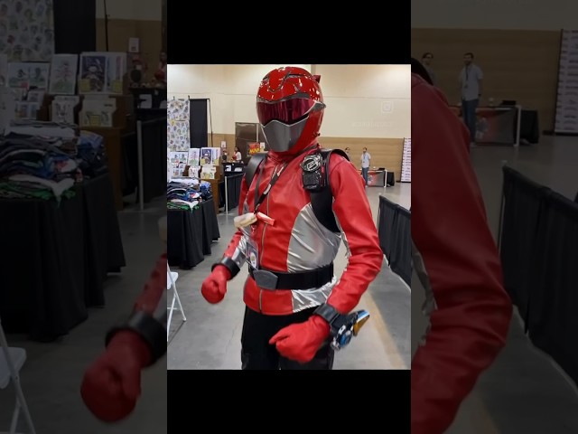 Vídeo relacionado con Disguise Gold Ranger Dino Charge Classic Muscle Costume, Medium (7-8) by