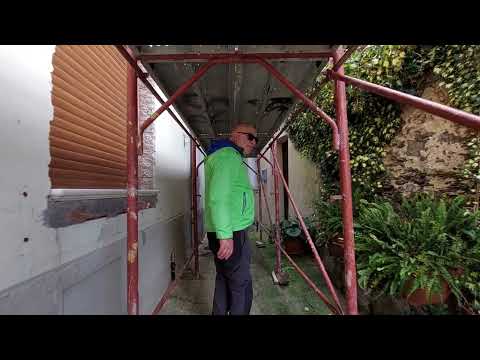 TONARA. La strettoia di Via Angioy, si dice sia la strada più stretta d'Italia
