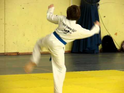 CRITERIUM TECHNIQUE MARS2012 cat MINIMES THIBAUT 6EME POOMSE