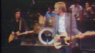 Tom Petty with Tom Snyder 1981 part 1 of 3 - performing &quot;Old Kings Road&quot;
