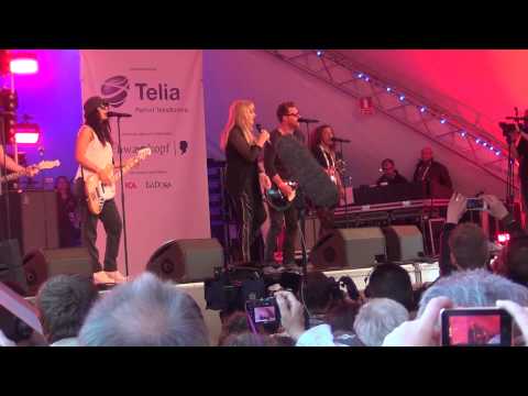 ESCKAZ live in Malmö: Bonnie Tyler (UK) - Believe In Me (Eurovillage)
