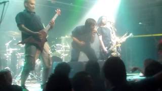 Mononc' Serge & Anonymus - J'pue Pas J'sens L'punk/Woodstock En Beauce (Live in Montreal)