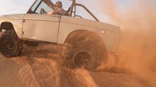 preview picture of video 'Early Ford Bronco with Skat Trac sand paddles'