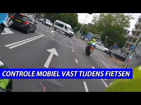 NIEUWE POLITIEMOTOR & Controle mobiel vast tijden het fietsen - Dennis en JW dienst op de motor.