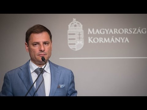Tuzson Bence:A magyar embereknek meg kell állítaniuk Brüsszelt