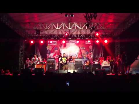 A THOUSAND PUNCHES - Hollow Life At Jakcloth 2013