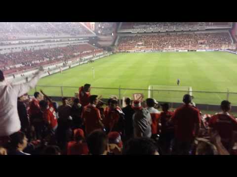 ""SE QUE LA ACADEMIA CHAMUYA Y NO SE PLANTA..." Practicando el tema nuevo. Ritmo Despacito" Barra: La Barra del Rojo • Club: Independiente