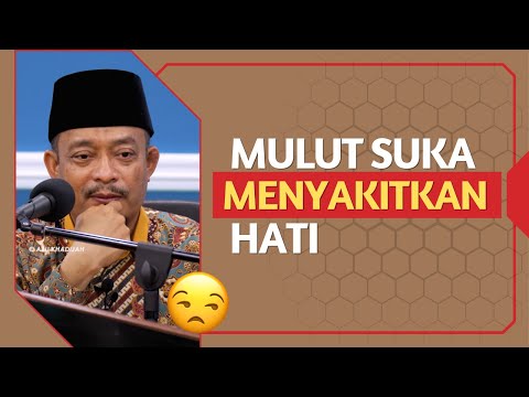 Waktu Berkawan Saling Memuji, Waktu Bergaduh Saling Mengeji 