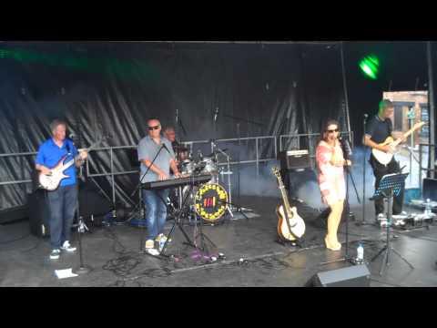 Spitting Feathers playing live at Knutsford Promenades 4th July 2015