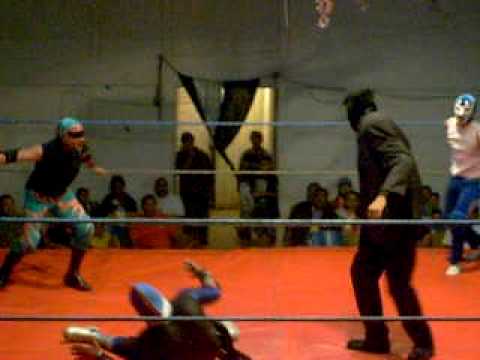 Pelea campal de 30 luchadores - Arena aragon 2/2