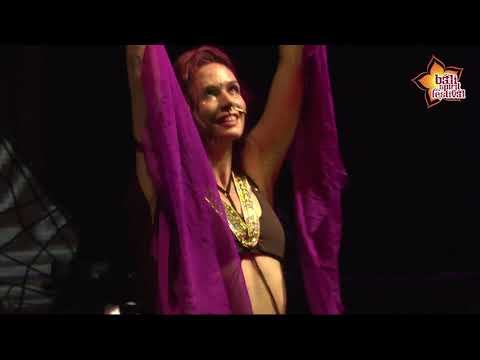 YAIMA performing "Gajumaru . *feat Lua" at BaliSpirit Festival 2019