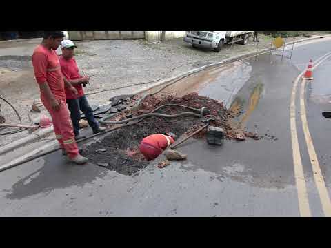 Sabesp o cupim dos asfaltos de Juquitiba estrada dos Ritas .