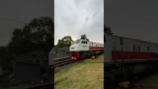 Download lagu Jarang nih CL Garut Cibatuan di tarik lokomotif CC 203 #keretaapi mp3