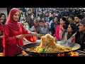HARDWORKING LADY SELLING CHINESE CHOWMEIN KOREAN NOODLES Cheapest Roadside Street Food Karachi