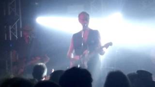 Red Lorry Yellow Lorry-Walking On Your Hands