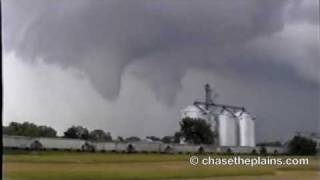 preview picture of video 'Mt. Vernon Tornado - June 24, 2003'