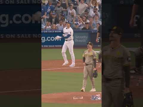 Ohtani's Game-Tying Home Run 🤯 #Ohtani #shoheiotani #MLB #Dodgers #Japan #homerun #losangelesdodgers