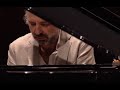stratosferico, unico, inimitabile Bollani, le sue mani sono magia sulla tastiera del pianoforte