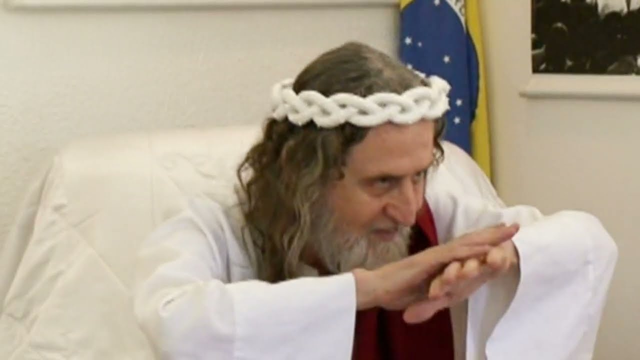 Repórter da Revista Criativa entrevista INRI CRISTO na sede da SOUST em Brasília/DF