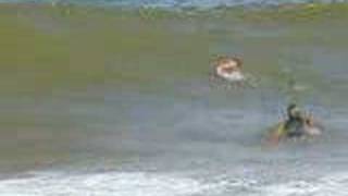 preview picture of video 'Body surf - vicolino Barra do Jucu ES'