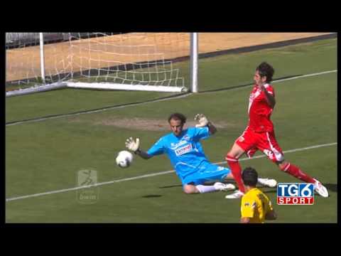 Pescara says goodbye to Anania. Pelizzoli arrives.