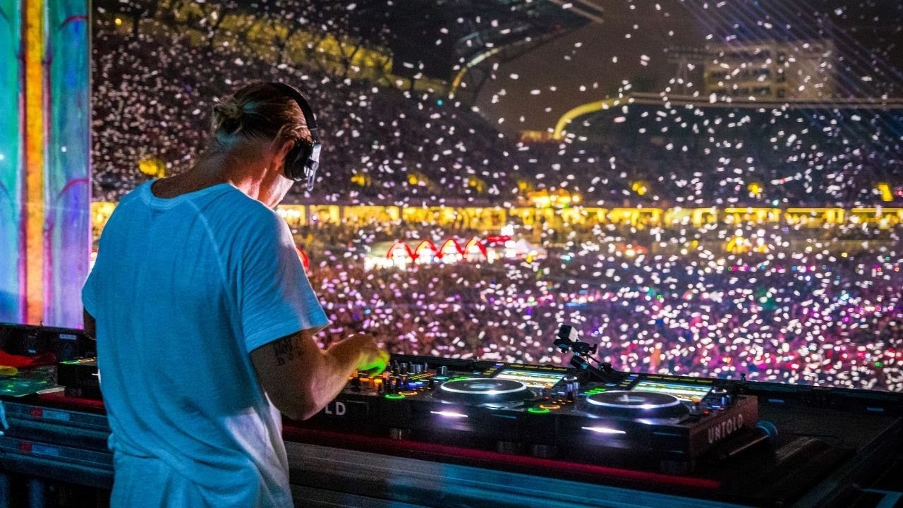 @Diplo plays "Where Are Ü Now" at UNTOLD 2018