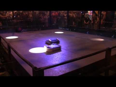 Robot Arena Insomnia 58 - Drumroll vs Pendulum