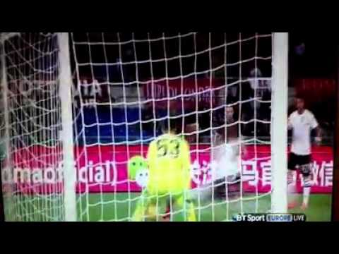 Edin Dzeko a  missed go-AS Roma vs Palermo 5-0 Serie A 2016