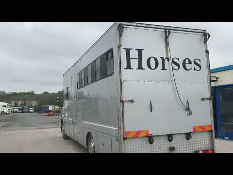MERCEDES 1823 18 TON  4X2 5 STALL HORSE LORRY - Image 2