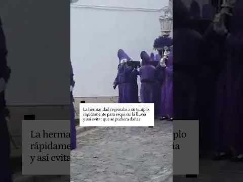 Contratiempo en una procesión en Baena (Córdoba): la cruz de Jesús Nazareno cae al suelo